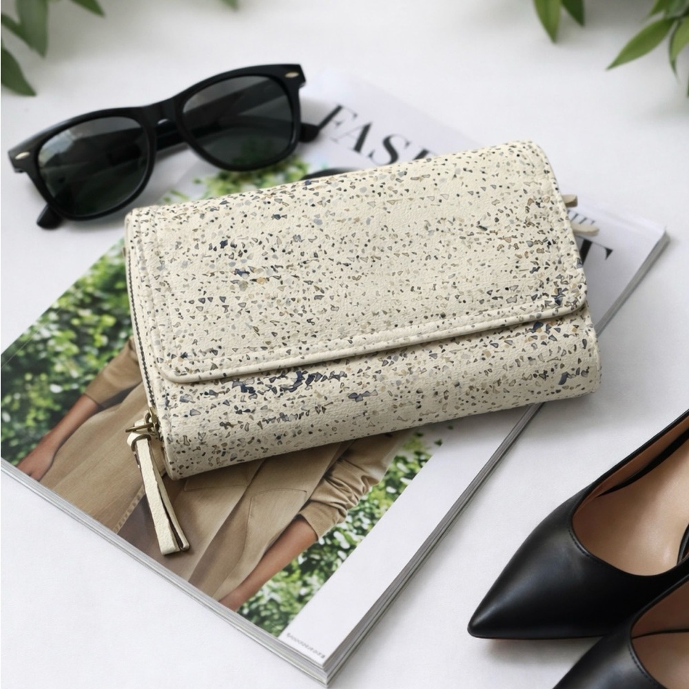 Amazon Cream and Black Speckled Clutch ✨